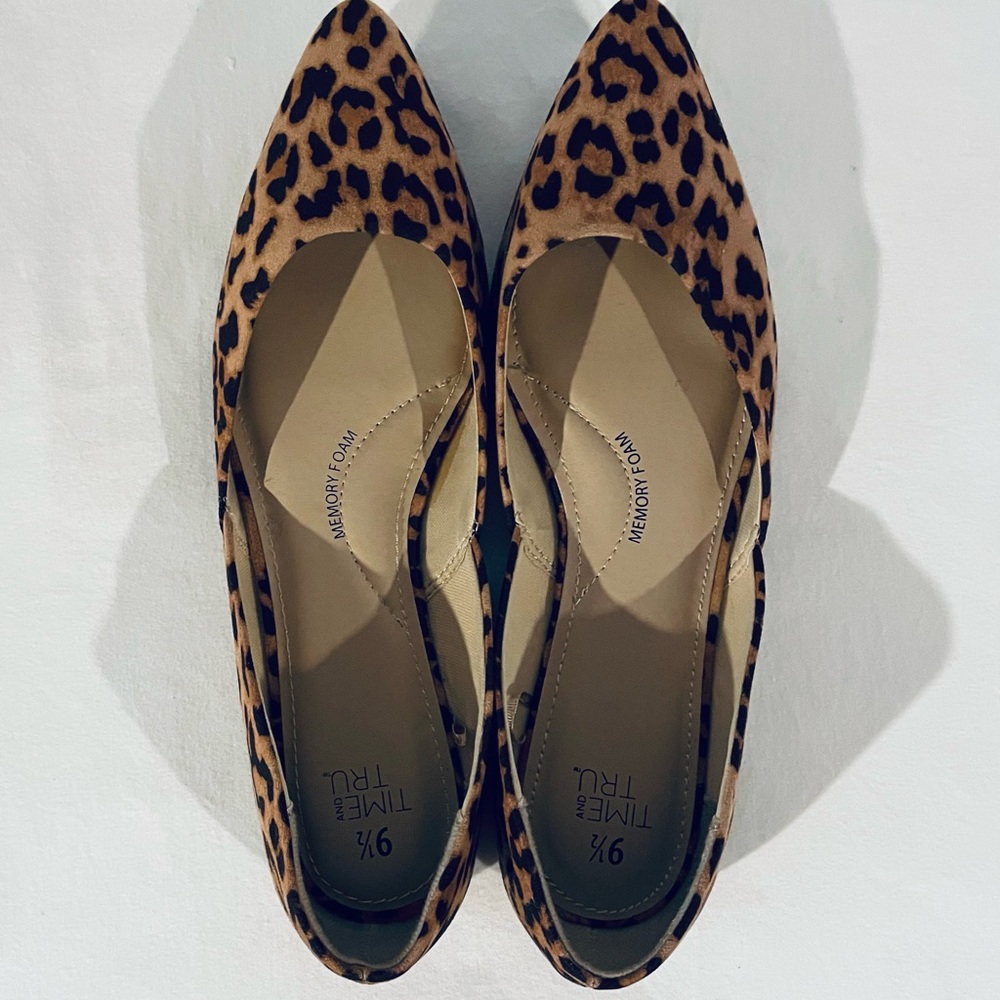 Time and Tru Brand New Leopard Print Women’s Flats in size 9.5.
